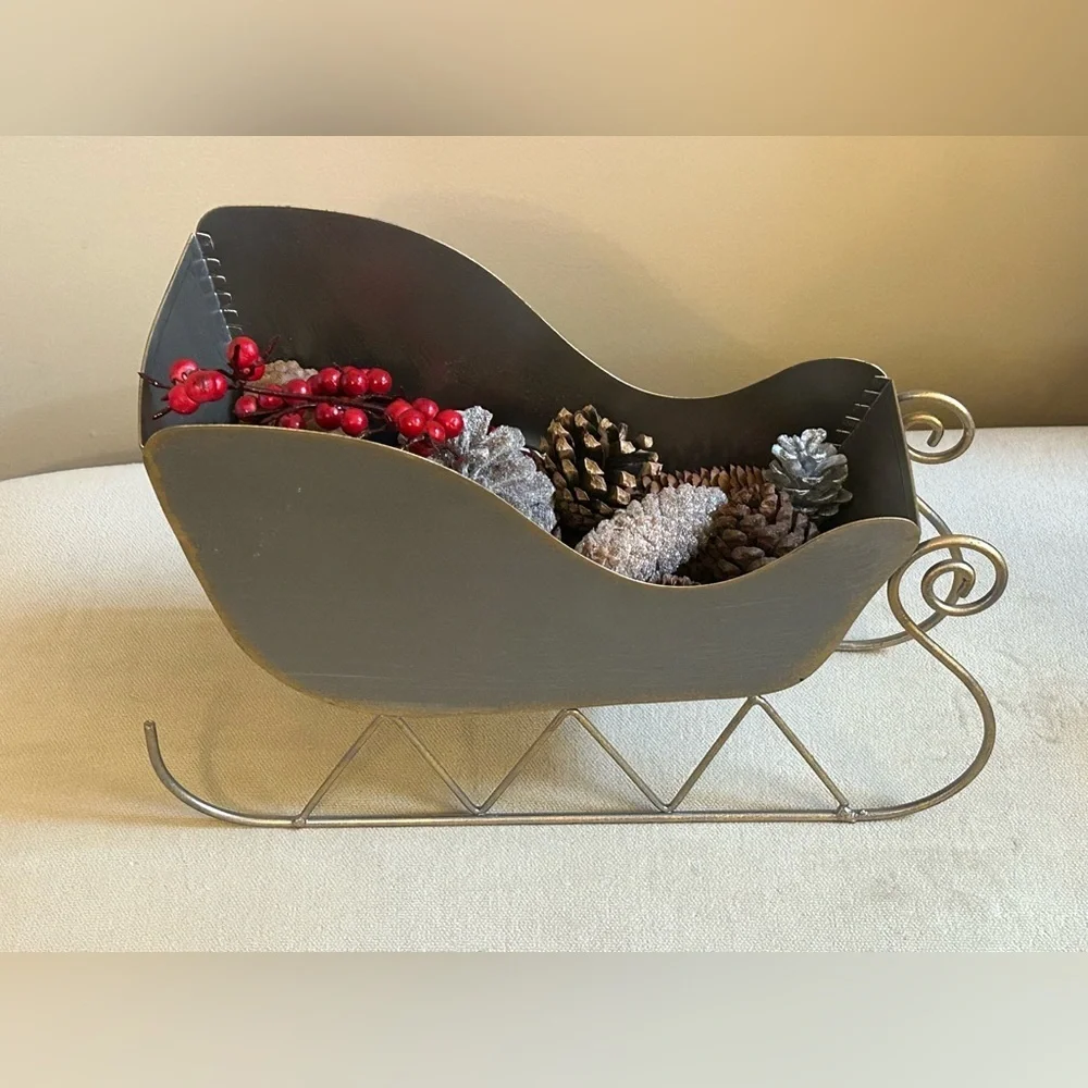 Festive Gray Sleigh with Pinecones and Red Accents - Picture 4 of 6
